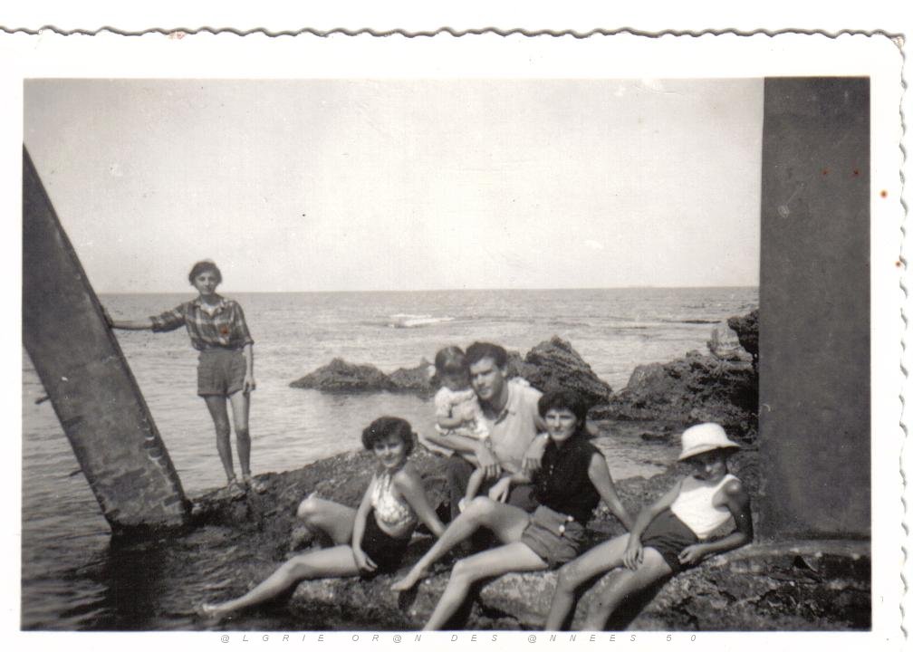 BOU SFER TRANCHE DE VIE 009 PLAGE DE DEFFES AVEC DES BOU SFERIENS ET BOU SFERIENNES.JPG
